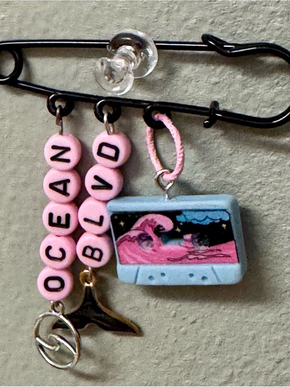 Lana Del Rey "DYKTTATUOB" brooch, pin, charm